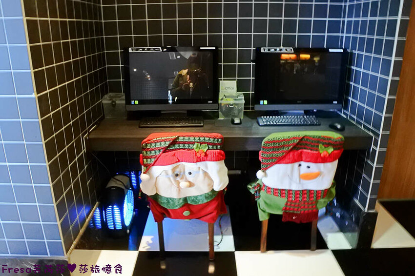 高雄飯店【康橋商旅（中山八德館）】火車站十分鐘.旁邊公車站！沙發客廳二台電視質感系房型│２４Ｈ咖啡茶點