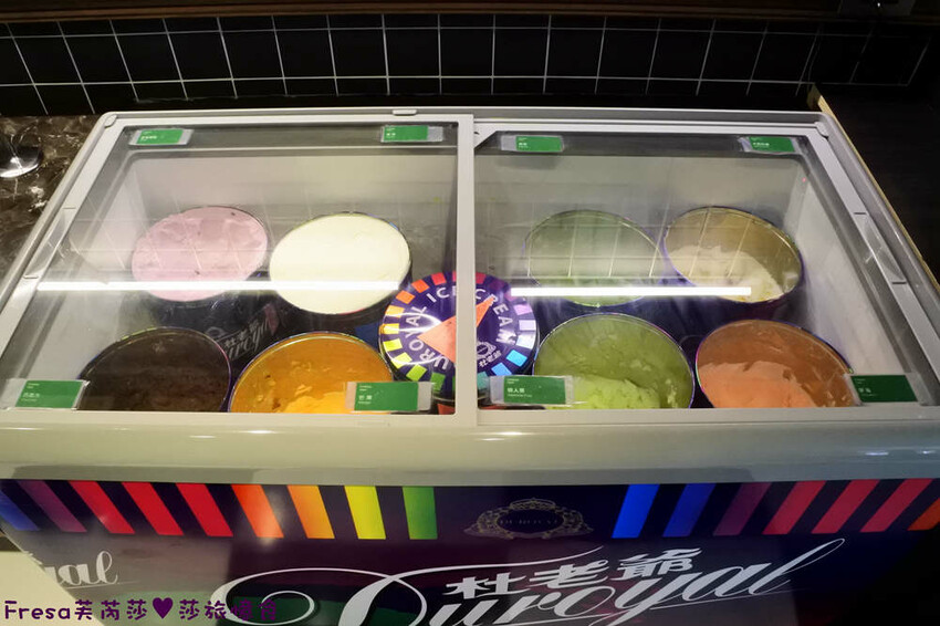 高雄飯店【康橋商旅（中山八德館）】火車站十分鐘.旁邊公車站！沙發客廳二台電視質感系房型│２４Ｈ咖啡茶點