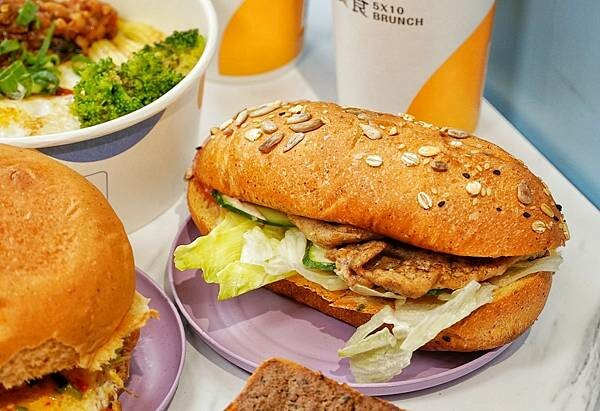 LINE_ALBUM_舞晨食 二傻夫婦_230228_10.jpg