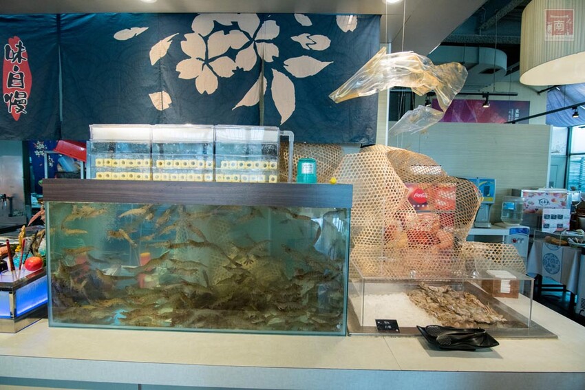 【臺南美食】東加和漢創作料理再升級“雙料無限暢食”，日本料理加上鴛鴦鍋任你夾，日料強打生魚片、大魷魚、炸蝦天婦羅等，火鍋強打湯底、活蝦、藍蟹吃到飽~東加和漢創作料理   - 南人幫