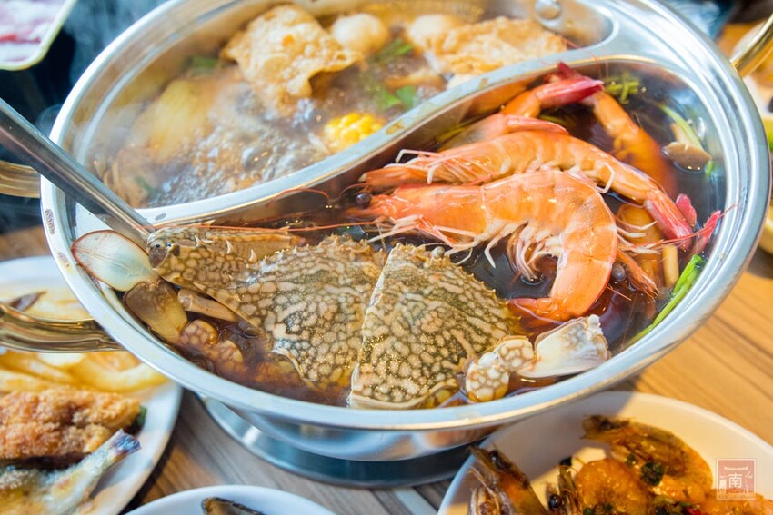 【臺南美食】東加和漢創作料理再升級“雙料無限暢食”，日本料理加上鴛鴦鍋任你夾，日料強打生魚片、大魷魚、炸蝦天婦羅等，火鍋強打湯底、活蝦、藍蟹吃到飽~東加和漢創作料理   - 南人幫