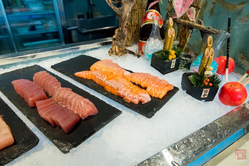 【臺南美食】東加和漢創作料理再升級“雙料無限暢食”，日本料理加上鴛鴦鍋任你夾，日料強打生魚片、大魷魚、炸蝦天婦羅等，火鍋強打湯底、活蝦、藍蟹吃到飽~東加和漢創作料理   - 南人幫