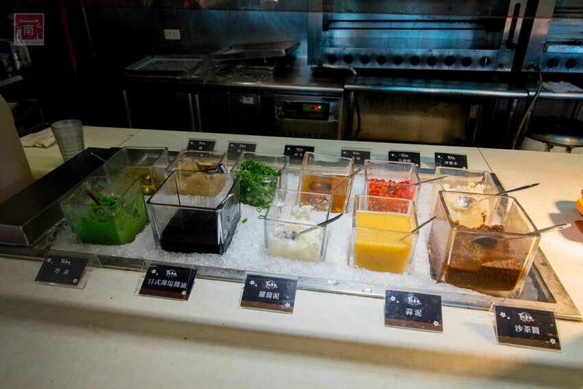 【臺南美食】東加和漢創作料理再升級“雙料無限暢食”，日本料理加上鴛鴦鍋任你夾，日料強打生魚片、大魷魚、炸蝦天婦羅等，火鍋強打湯底、活蝦、藍蟹吃到飽~東加和漢創作料理   - 南人幫