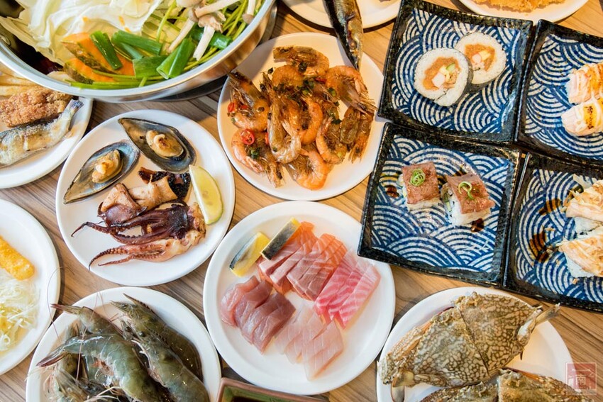 【臺南美食】東加和漢創作料理再升級“雙料無限暢食”，日本料理加上鴛鴦鍋任你夾，日料強打生魚片、大魷魚、炸蝦天婦羅等，火鍋強打湯底、活蝦、藍蟹吃到飽~東加和漢創作料理   - 南人幫