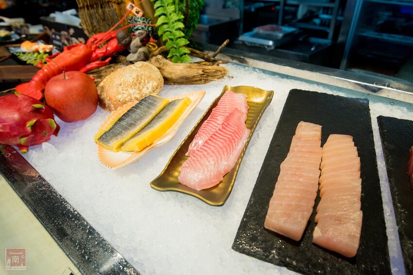 【臺南美食】東加和漢創作料理再升級“雙料無限暢食”，日本料理加上鴛鴦鍋任你夾，日料強打生魚片、大魷魚、炸蝦天婦羅等，火鍋強打湯底、活蝦、藍蟹吃到飽~東加和漢創作料理   - 南人幫