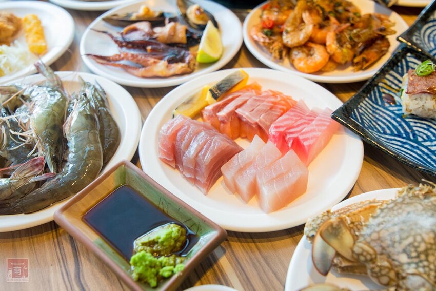 【臺南美食】東加和漢創作料理再升級“雙料無限暢食”，日本料理加上鴛鴦鍋任你夾，日料強打生魚片、大魷魚、炸蝦天婦羅等，火鍋強打湯底、活蝦、藍蟹吃到飽~東加和漢創作料理   - 南人幫