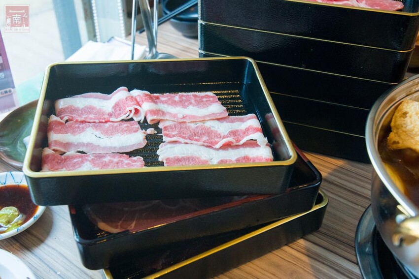 【臺南美食】東加和漢創作料理再升級“雙料無限暢食”，日本料理加上鴛鴦鍋任你夾，日料強打生魚片、大魷魚、炸蝦天婦羅等，火鍋強打湯底、活蝦、藍蟹吃到飽~東加和漢創作料理   - 南人幫