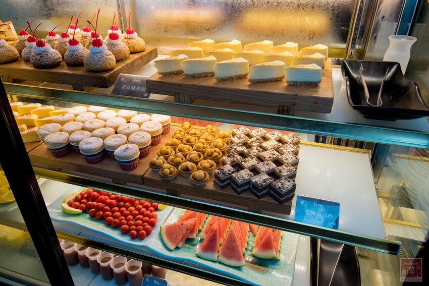 【臺南美食】東加和漢創作料理再升級“雙料無限暢食”，日本料理加上鴛鴦鍋任你夾，日料強打生魚片、大魷魚、炸蝦天婦羅等，火鍋強打湯底、活蝦、藍蟹吃到飽~東加和漢創作料理   - 南人幫