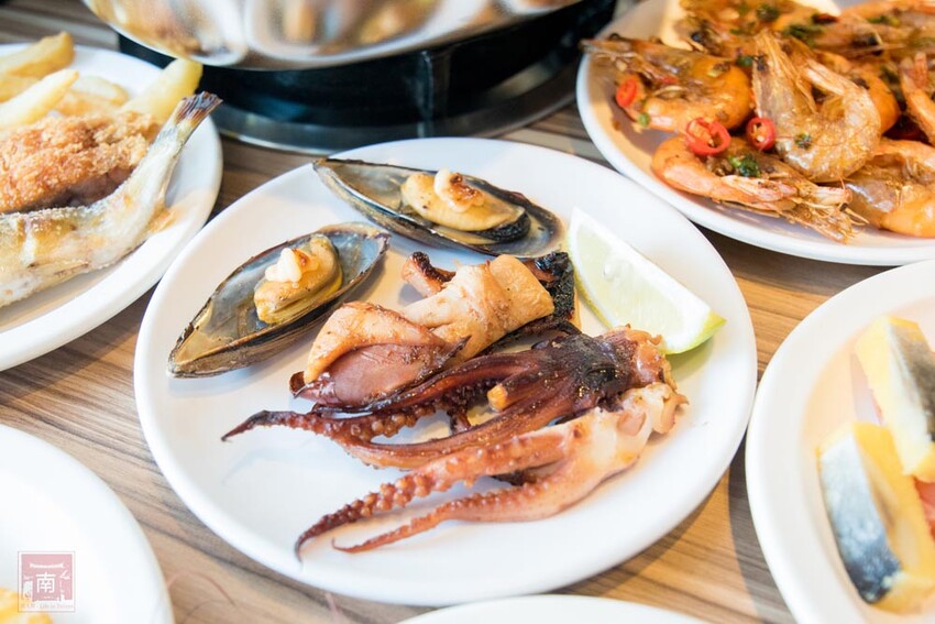 【臺南美食】東加和漢創作料理再升級“雙料無限暢食”，日本料理加上鴛鴦鍋任你夾，日料強打生魚片、大魷魚、炸蝦天婦羅等，火鍋強打湯底、活蝦、藍蟹吃到飽~東加和漢創作料理   - 南人幫