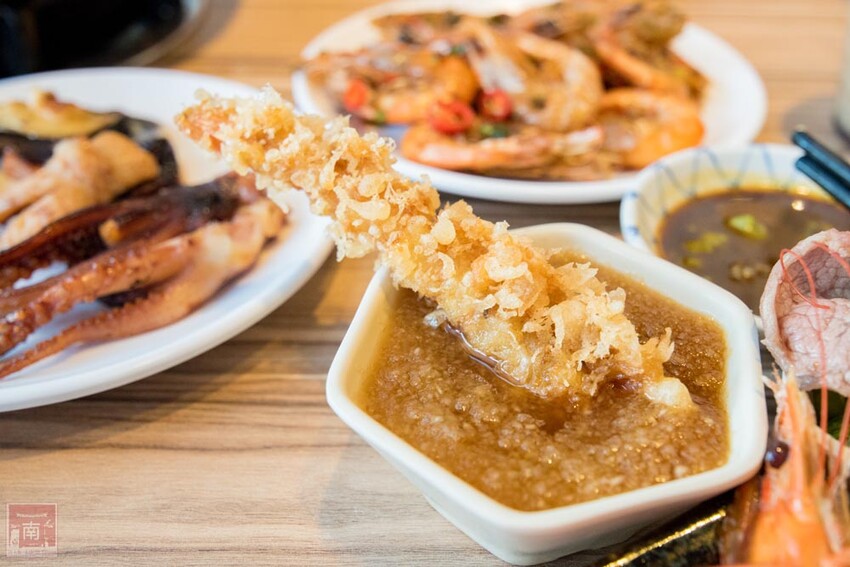 【臺南美食】東加和漢創作料理再升級“雙料無限暢食”，日本料理加上鴛鴦鍋任你夾，日料強打生魚片、大魷魚、炸蝦天婦羅等，火鍋強打湯底、活蝦、藍蟹吃到飽~東加和漢創作料理   - 南人幫