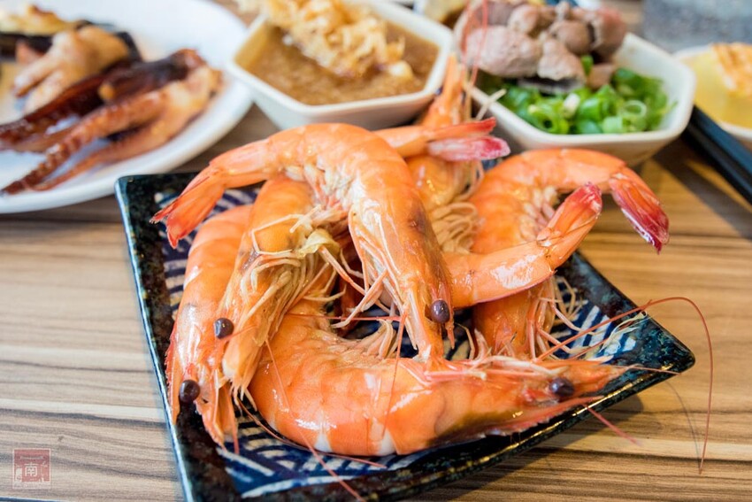 【臺南美食】東加和漢創作料理再升級“雙料無限暢食”，日本料理加上鴛鴦鍋任你夾，日料強打生魚片、大魷魚、炸蝦天婦羅等，火鍋強打湯底、活蝦、藍蟹吃到飽~東加和漢創作料理   - 南人幫