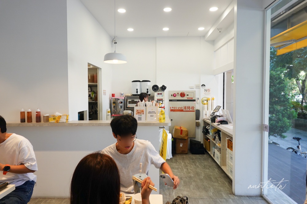 內湖科技園區早午餐！晚安早餐皮蛋肉鬆蛋餅必吃，上班族最愛推薦。