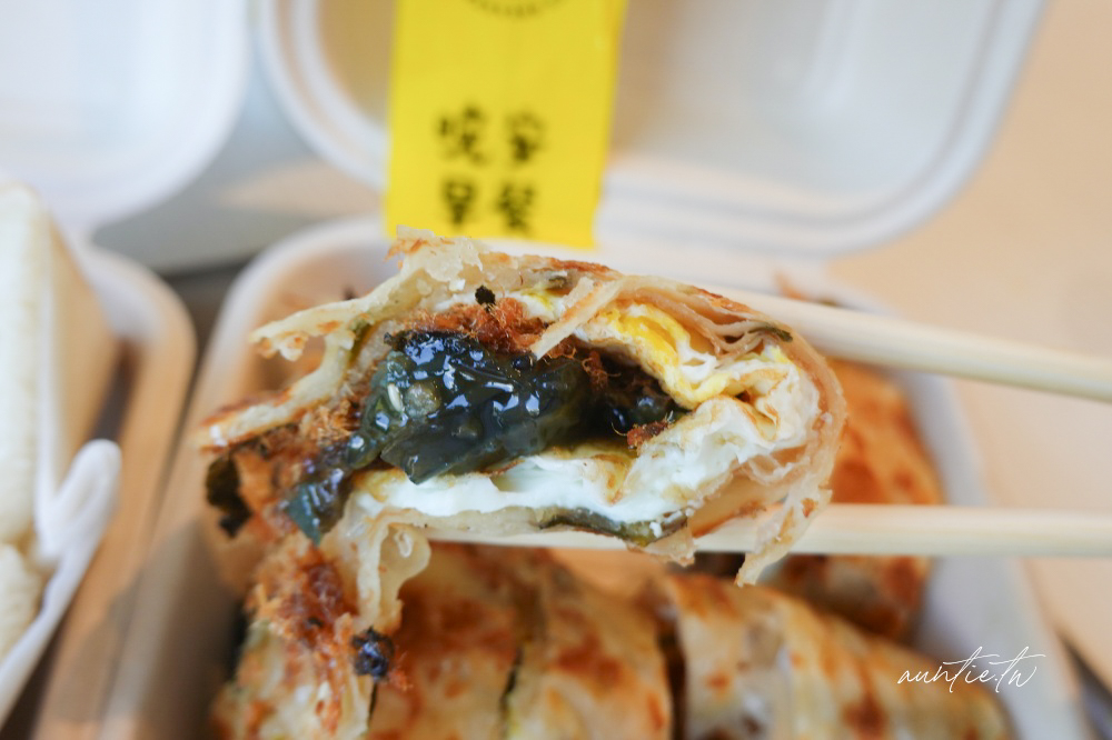 內湖科技園區早午餐！晚安早餐皮蛋肉鬆蛋餅必吃，上班族最愛推薦。