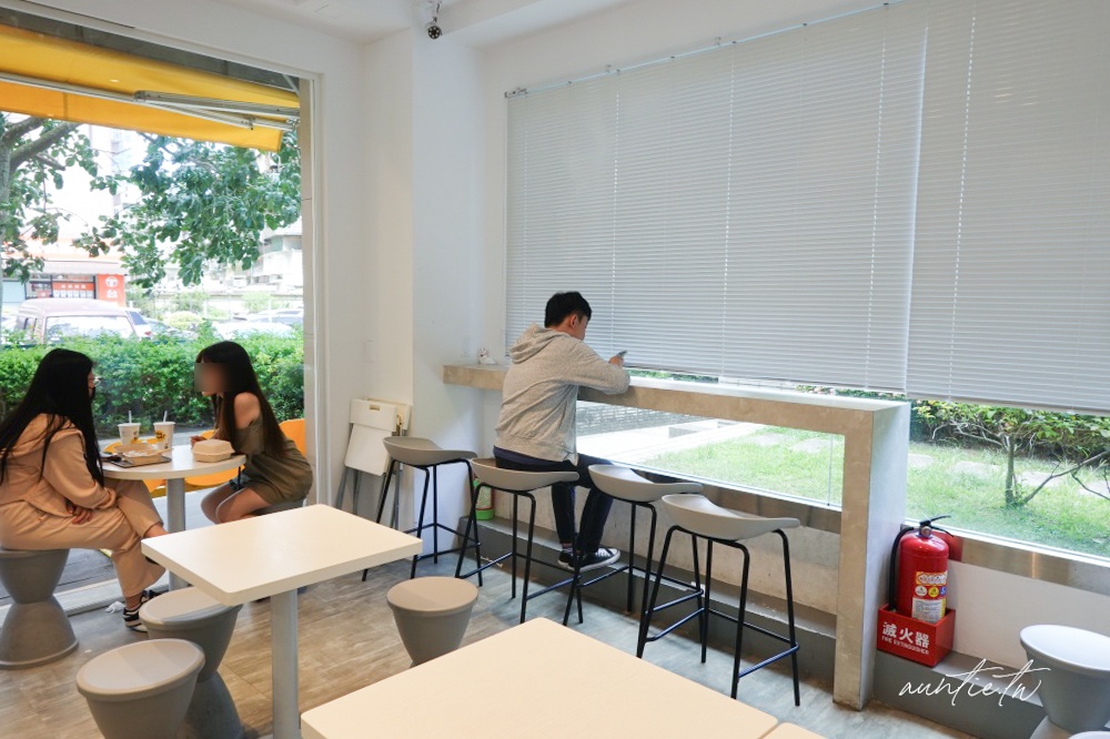 內湖科技園區早午餐！晚安早餐皮蛋肉鬆蛋餅必吃，上班族最愛推薦。