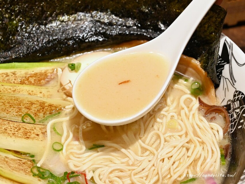 橫杉拉麵｜橫濱拉麵二代店，來自埔里人氣拉麵店，獨家豆腐麵，每碗可免費加麵一次，吃完碗底還有驚喜！