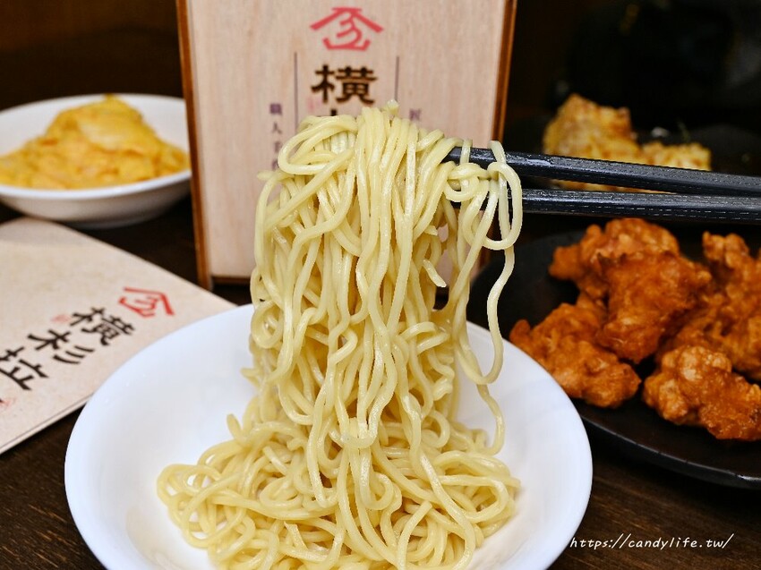 橫杉拉麵｜橫濱拉麵二代店，來自埔里人氣拉麵店，獨家豆腐麵，每碗可免費加麵一次，吃完碗底還有驚喜！