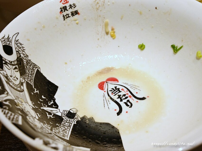 橫杉拉麵｜橫濱拉麵二代店，來自埔里人氣拉麵店，獨家豆腐麵，每碗可免費加麵一次，吃完碗底還有驚喜！