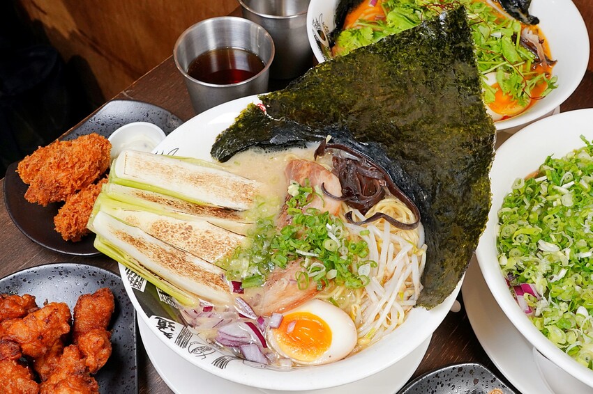 南投知名拉麵進軍台中，必吃埔里茭白筍拉麵，還有超狂爆量香菜拉麵等你來挑戰！