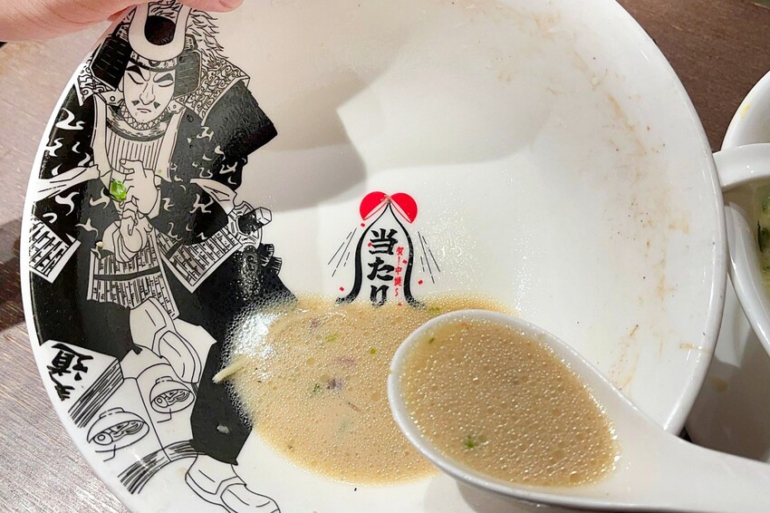 南投知名拉麵進軍台中，必吃埔里茭白筍拉麵，還有超狂爆量香菜拉麵等你來挑戰！