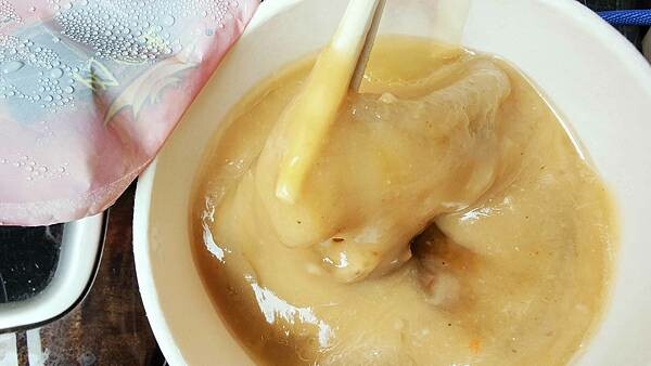 炸裂了~人潮會爆炸的超人氣老字號店家!人多的時間要等超過50分鐘才能吃到,遠近馳名的超強店家,來到此