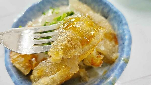 炸裂了~人潮會爆炸的超人氣老字號店家!人多的時間要等超過50分鐘才能吃到,遠近馳名的超強店家,來到此