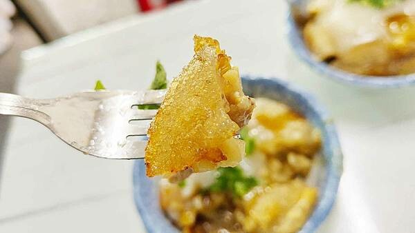 炸裂了~人潮會爆炸的超人氣老字號店家!人多的時間要等超過50分鐘才能吃到,遠近馳名的超強店家,來到此