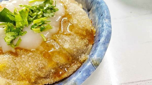 炸裂了~人潮會爆炸的超人氣老字號店家!人多的時間要等超過50分鐘才能吃到,遠近馳名的超強店家,來到此