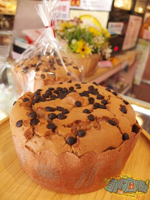 屏東美食推薦【御加香烘焙】隱身屏東巷弄內低調麵包店 擁30多年經驗師傅精心研發 中西式糕點/麵包/點心/飲品應有盡有 人氣招牌現烤脆皮菠蘿泡芙很出名！ - 跟著凱南瘋旅遊