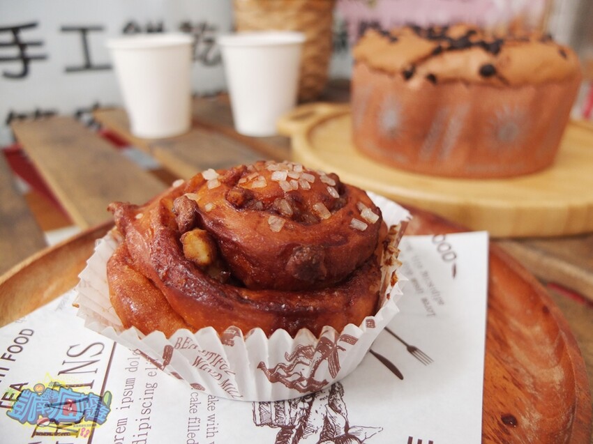 屏東美食推薦【御加香烘焙】隱身屏東巷弄內低調麵包店 擁30多年經驗師傅精心研發 中西式糕點/麵包/點心/飲品應有盡有 人氣招牌現烤脆皮菠蘿泡芙很出名！ - 跟著凱南瘋旅遊