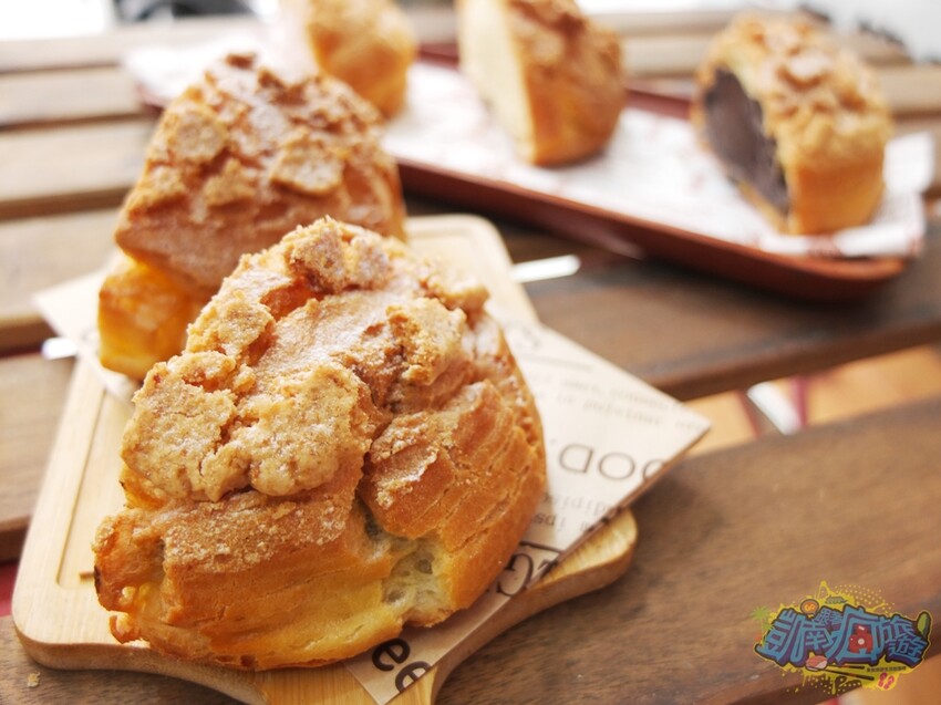 屏東美食推薦【御加香烘焙】隱身屏東巷弄內低調麵包店 擁30多年經驗師傅精心研發 中西式糕點/麵包/點心/飲品應有盡有 人氣招牌現烤脆皮菠蘿泡芙很出名！ - 跟著凱南瘋旅遊