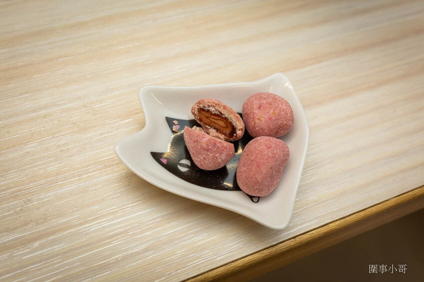 巧克力品牌推薦！我最喜愛的妮娜巧克力總算到貨啦～新品登場的紅烏龍茶榛果巧克力一定要試試！星座巧克力也是美到讓人捨不得吃呢。（邀約 @圍事小哥的幸福相框