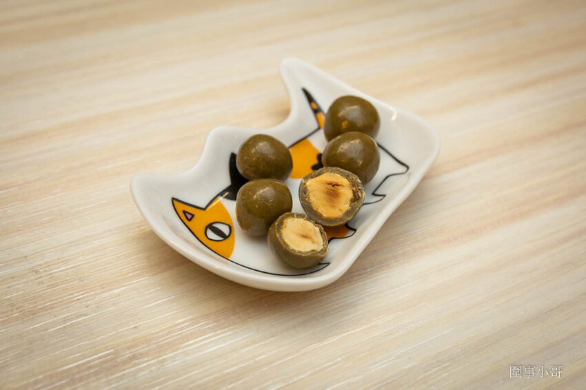 巧克力品牌推薦！我最喜愛的妮娜巧克力總算到貨啦～新品登場的紅烏龍茶榛果巧克力一定要試試！星座巧克力也是美到讓人捨不得吃呢。（邀約 @圍事小哥的幸福相框