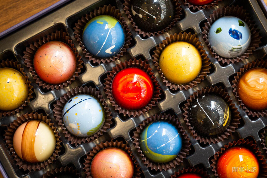 巧克力品牌推薦！我最喜愛的妮娜巧克力總算到貨啦～新品登場的紅烏龍茶榛果巧克力一定要試試！星座巧克力也是美到讓人捨不得吃呢。（邀約 @圍事小哥的幸福相框