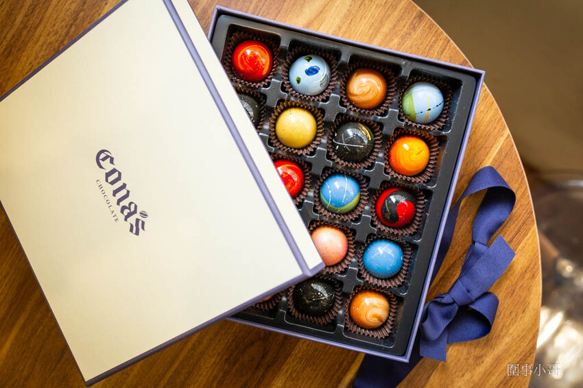 巧克力品牌推薦！我最喜愛的妮娜巧克力總算到貨啦～新品登場的紅烏龍茶榛果巧克力一定要試試！星座巧克力也是美到讓人捨不得吃呢。（邀約 @圍事小哥的幸福相框