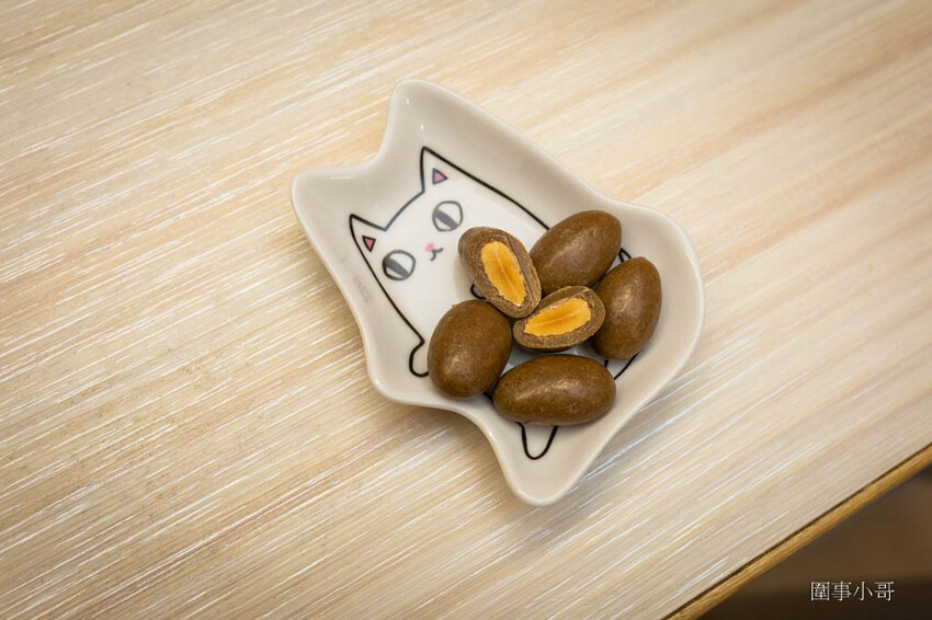 巧克力品牌推薦！我最喜愛的妮娜巧克力總算到貨啦～新品登場的紅烏龍茶榛果巧克力一定要試試！星座巧克力也是美到讓人捨不得吃呢。（邀約 @圍事小哥的幸福相框