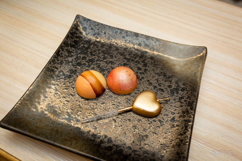 巧克力品牌推薦！我最喜愛的妮娜巧克力總算到貨啦～新品登場的紅烏龍茶榛果巧克力一定要試試！星座巧克力也是美到讓人捨不得吃呢。（邀約 @圍事小哥的幸福相框