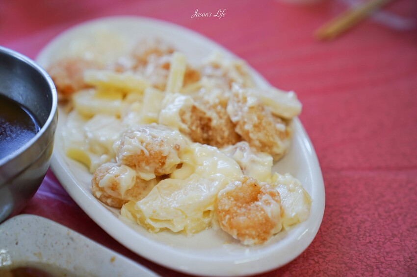 【桃園大溪｜美食】富祥桶仔雞。藏在山林中的高CP值美食，現烤桶仔雞和鹽烤鮮魚，多樣手路菜