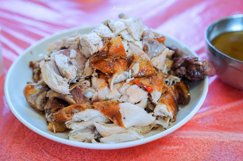 【桃園大溪｜美食】富祥桶仔雞。藏在山林中的高CP值美食，現烤桶仔雞和鹽烤鮮魚，多樣手路菜