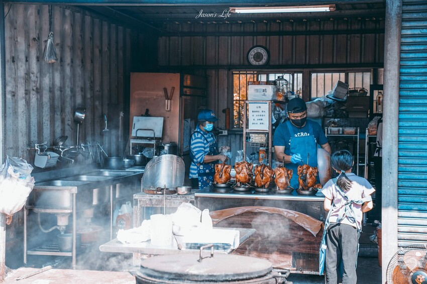 【桃園大溪｜美食】富祥桶仔雞。藏在山林中的高CP值美食，現烤桶仔雞和鹽烤鮮魚，多樣手路菜