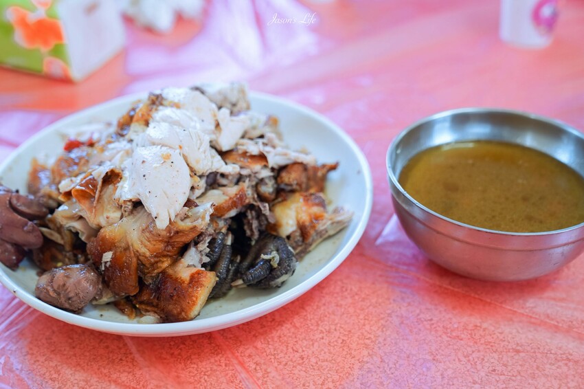 【桃園大溪｜美食】富祥桶仔雞。藏在山林中的高CP值美食，現烤桶仔雞和鹽烤鮮魚，多樣手路菜