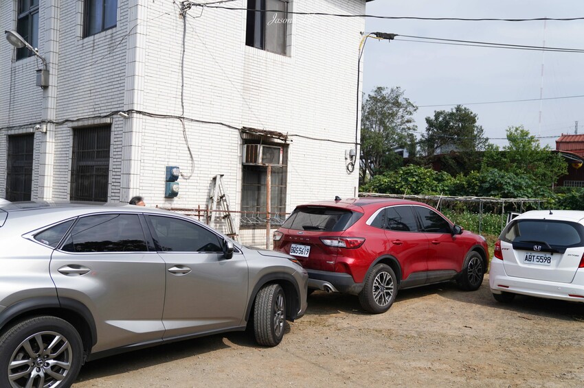 【桃園大溪｜美食】富祥桶仔雞。藏在山林中的高CP值美食，現烤桶仔雞和鹽烤鮮魚，多樣手路菜