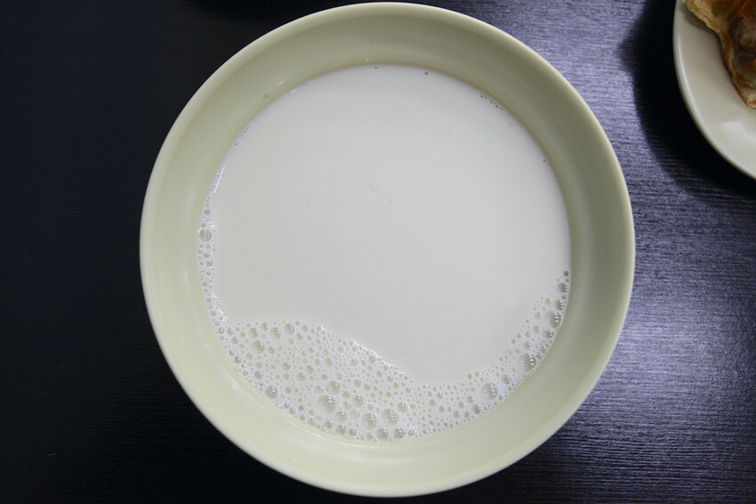 吃。台南美食｜東區。「福記豆漿」年輕人至高雄隱藏版燒餅老店拜師學藝，燒餅油條開店後很快就完售「福記豆