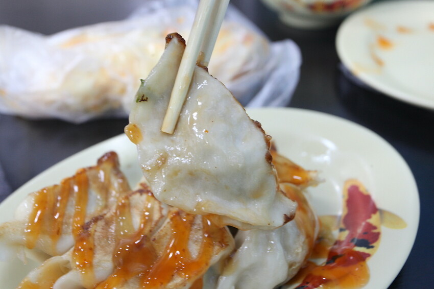 吃。台南美食｜東區。「福記豆漿」年輕人至高雄隱藏版燒餅老店拜師學藝，燒餅油條開店後很快就完售「福記豆