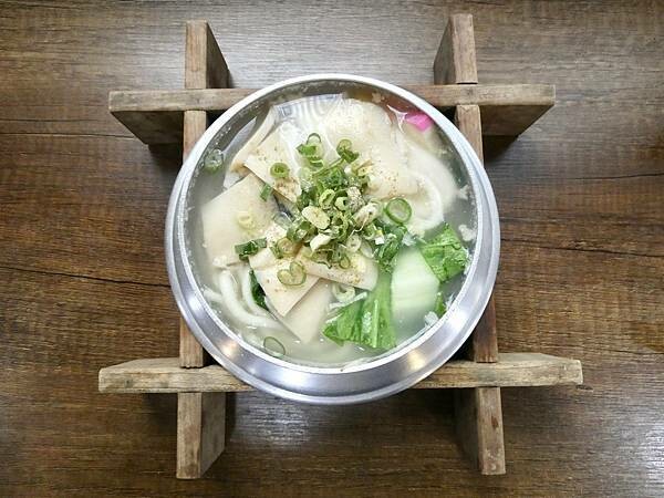 台北市萬華區廣東粥&鍋燒麵推薦/台北市萬華區老字號美食/德興廣東粥萬華店/靠近捷運龍山寺站與台北市萬華火