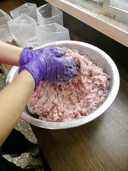 台北市萬華區廣東粥&鍋燒麵推薦/台北市萬華區老字號美食/德興廣東粥萬華店/靠近捷運龍山寺站與台北市萬華火