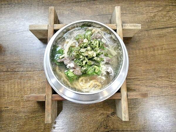 台北市萬華區廣東粥&鍋燒麵推薦/台北市萬華區老字號美食/德興廣東粥萬華店/靠近捷運龍山寺站與台北市萬華火