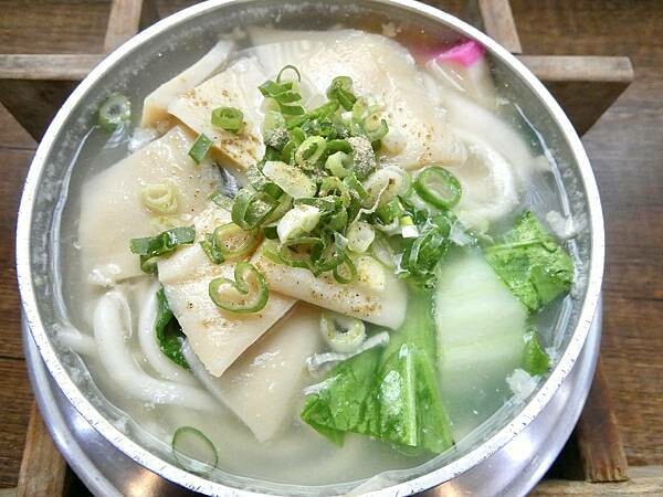 台北市萬華區廣東粥&鍋燒麵推薦/台北市萬華區老字號美食/德興廣東粥萬華店/靠近捷運龍山寺站與台北市萬華火