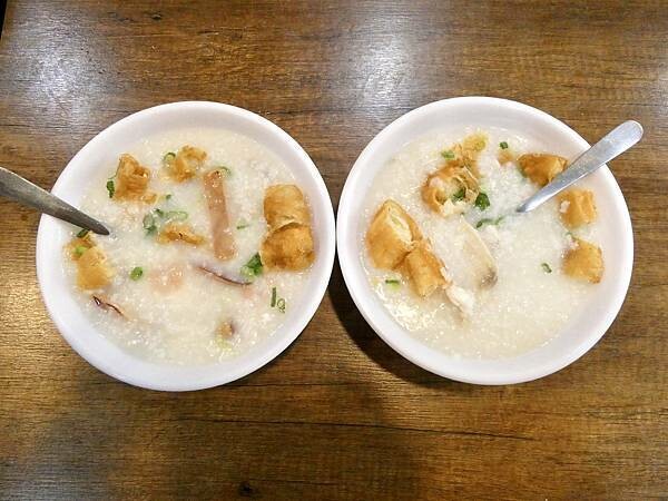 台北市萬華區廣東粥&鍋燒麵推薦/台北市萬華區老字號美食/德興廣東粥萬華店/靠近捷運龍山寺站與台北市萬華火