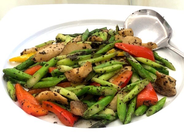 【台中美食】阿秋大肥鵝海鮮樓頂級現撈海鮮,料理職人手做創意美味。