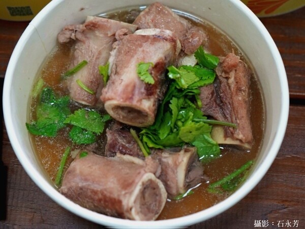 市場銅板美食玩皮爆脆皮五花肉-脆皮烤豬/豬腳/焢肉/大骨焢